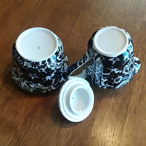 Sugar and creamer, Black and white intricate design - Picture 3 of 4